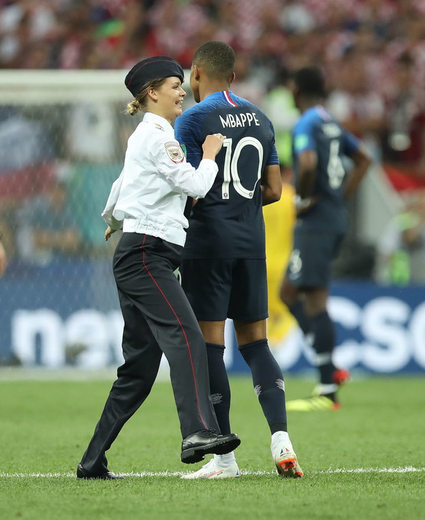 Pussy Riot wbiegły na boisko podczas Mistrzostw Świata 2018