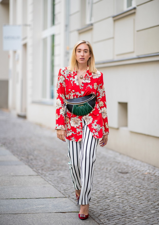 Spodnie w podłużne paski wydłużają nogi