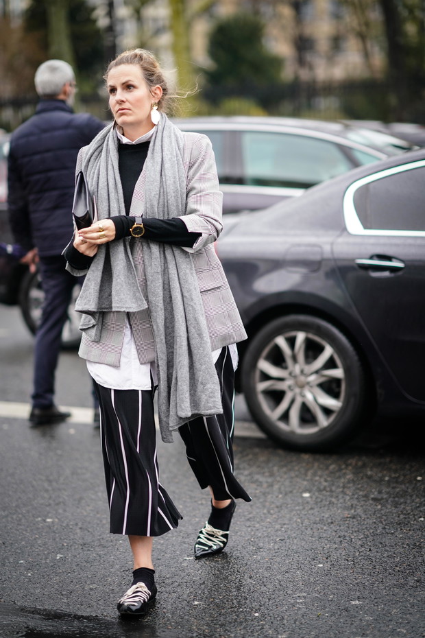 Spodnie w podłużne paski wydłużają nogi