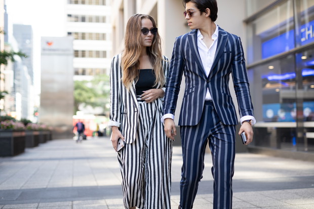 Spodnie w podłużne paski wydłużają nogi