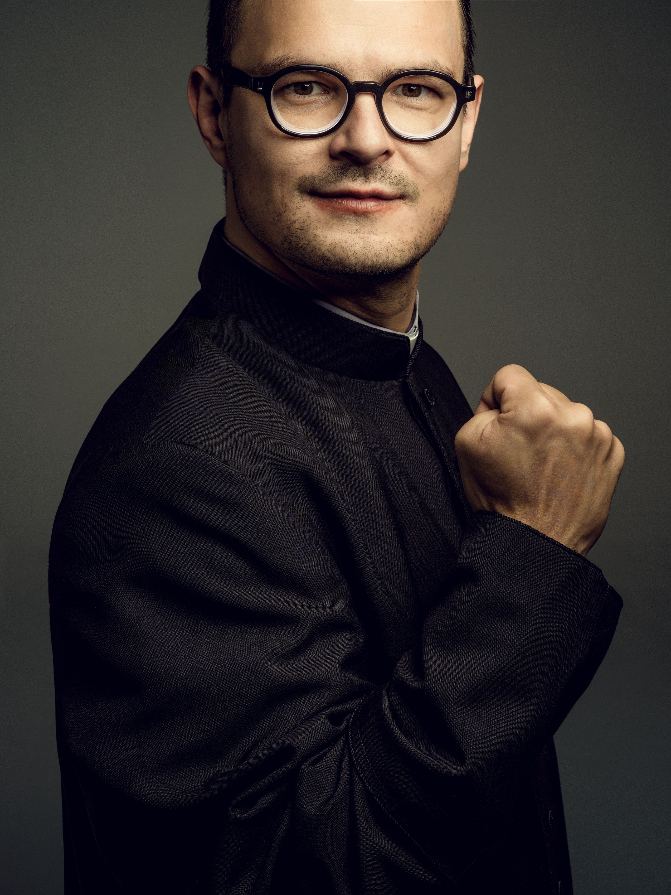 Dawid Ogrodnik jako ksiądz Jan Kaczkowski