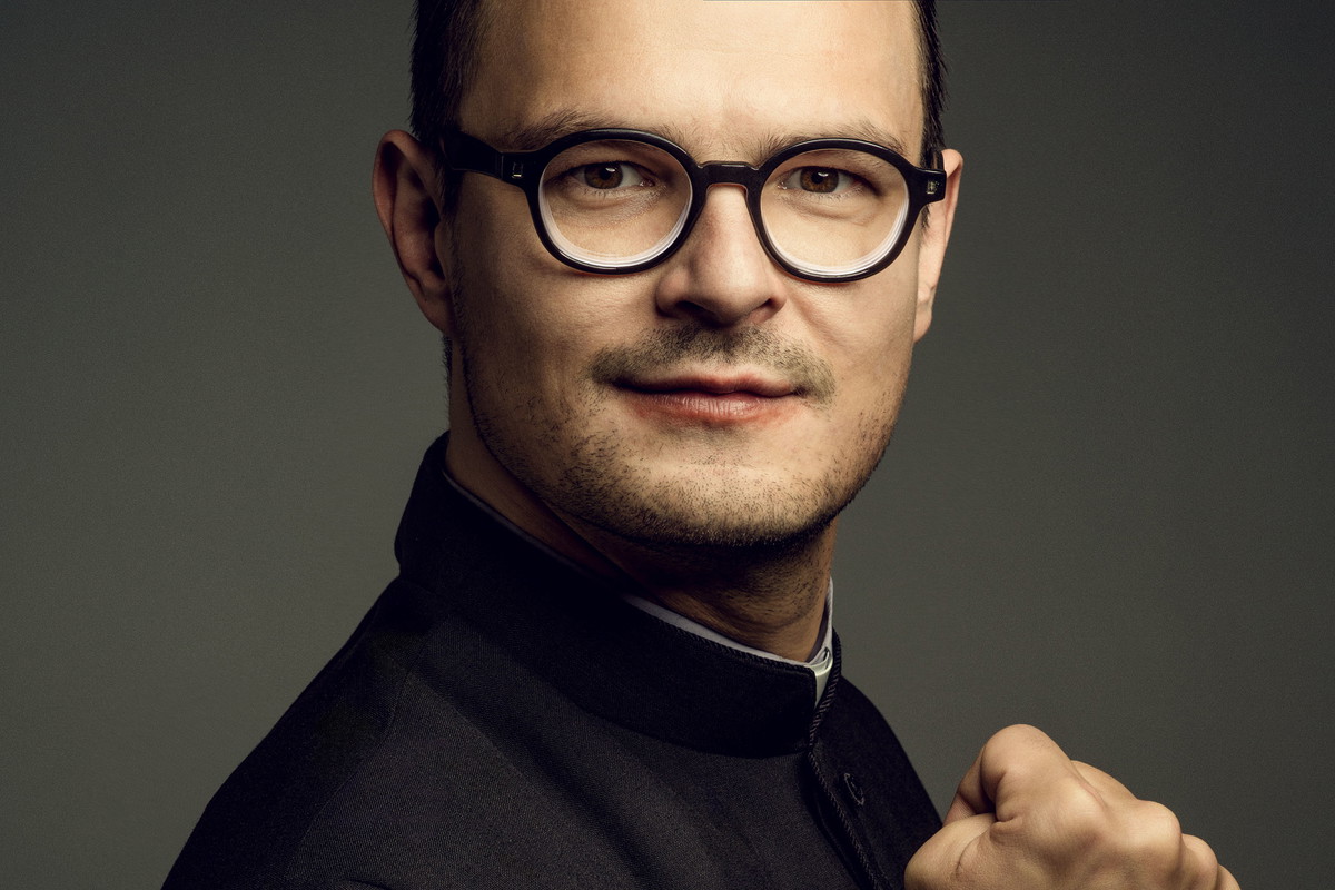 Dawid Ogrodnik jako ksiądz Jan Kaczkowski