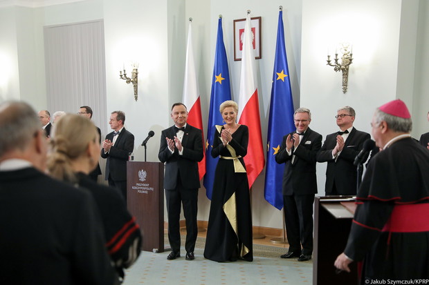 Niezwykły strój polskiej Pierwszej Damy: Agata Duda wyglądała olśniewająco!
