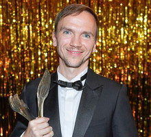 Jan Komasa ze statuetką Orła 2020 dla Najlepszego reżysera