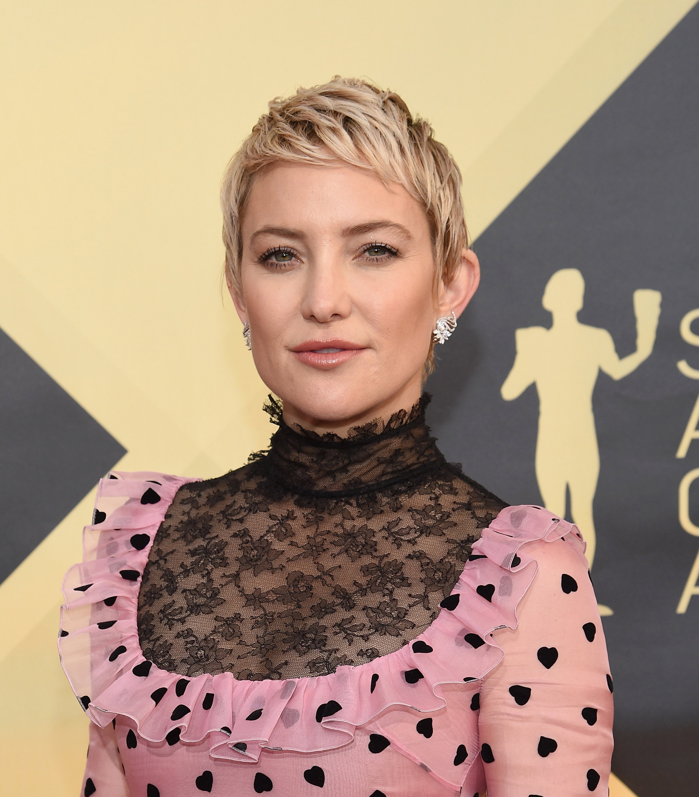 Kate Hudson wrzuciła na Instagram zdjęcie, na którym karmi córkę piersią. Zdjęcie wywołało szalony odzew.