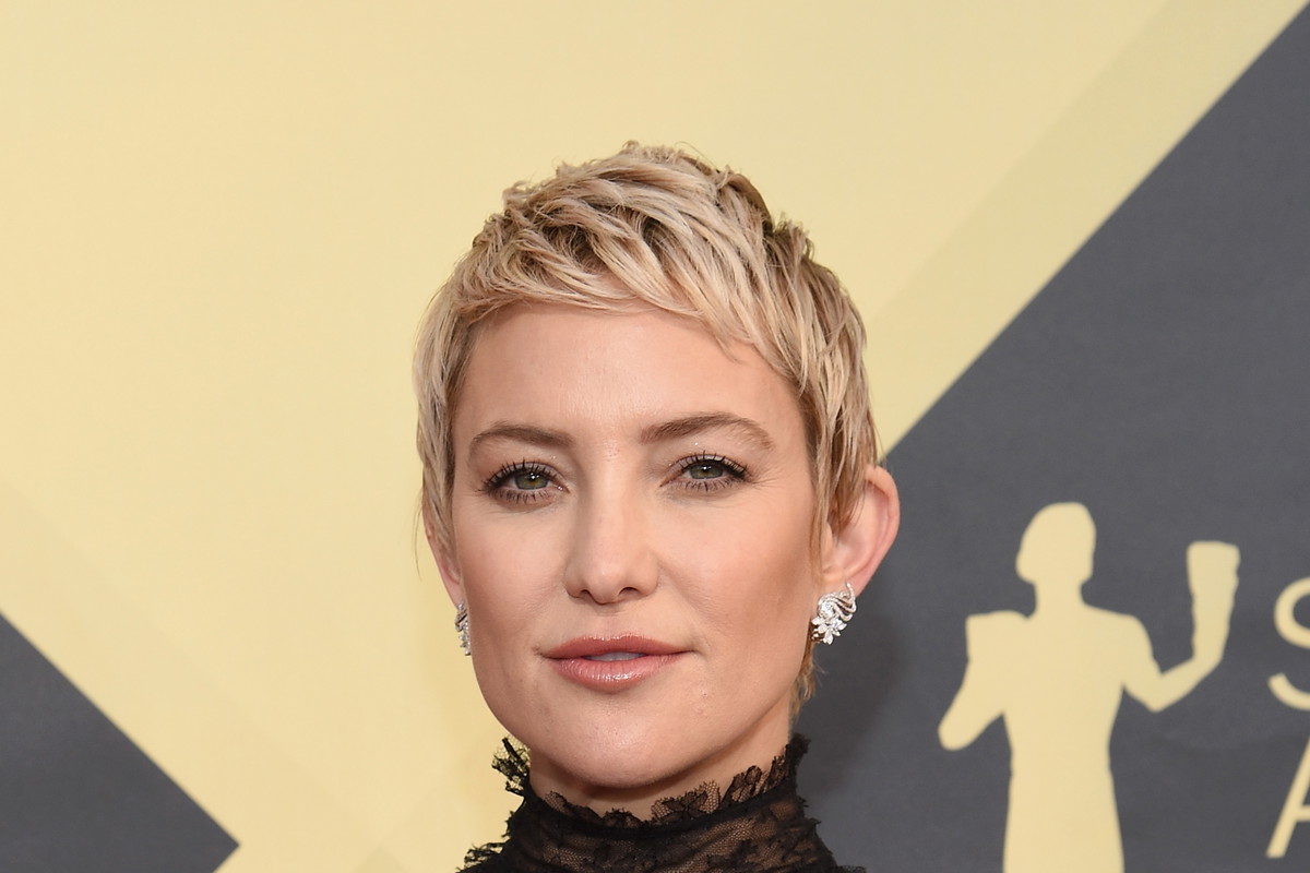 Kate Hudson wrzuciła na Instagram zdjęcie, na którym karmi córkę piersią. Zdjęcie wywołało szalony odzew.