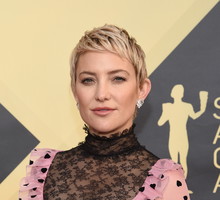 Kate Hudson wrzuciła na Instagram zdjęcie, na którym karmi córkę piersią. Zdjęcie wywołało szalony odzew.