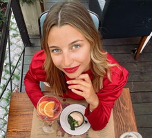 "Afera ostrygowa": Julia Wieniawa zachwala jedzenie w restauracji skrytykowanej przez Annę Muchę