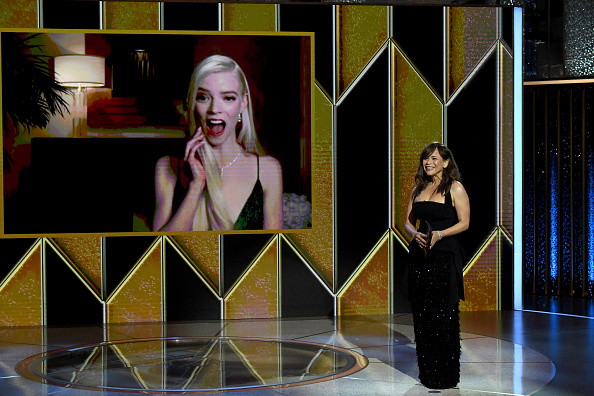 Złote Globy 2021 rozdane: wśród nagrodzonych The Crown, Gambit królowej i „Nomadland”