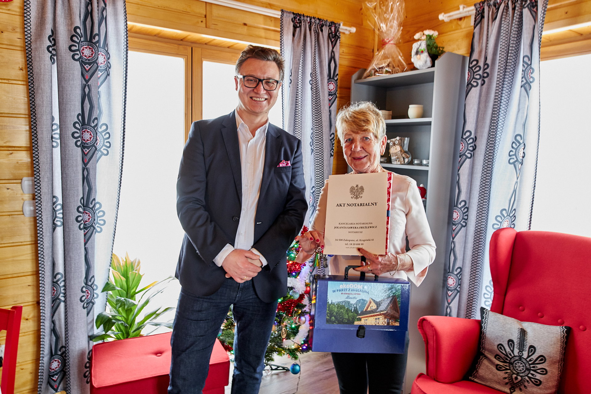 Maciej Tomaszewski, Prezes i Dyrektor Generalny Hochland Polska z panią Barbarą Piekoś - zwyciężczynią 7. Loterii Almette