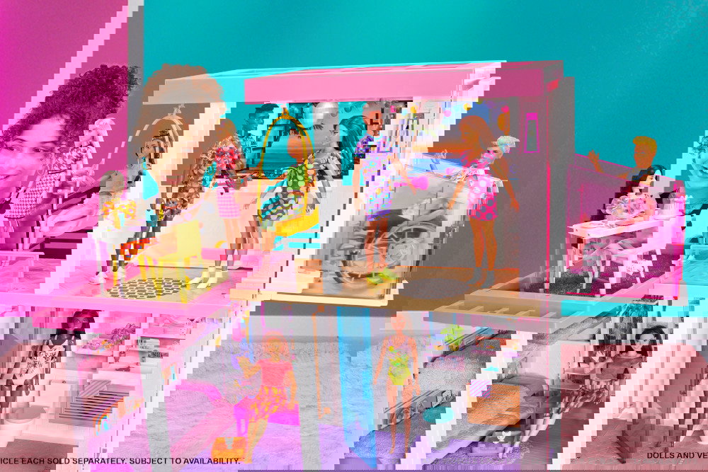 Lalka, czyli prezent, o którym marzą wszystkie dzieci. Dlaczego w te święta warto podarować ją naszym pociechom i jaki ma wpływ na ich rozwój? Podpowiadamy!