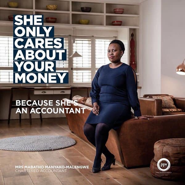 Na pewno myśli tylko o kasie, w końcu jest księgową