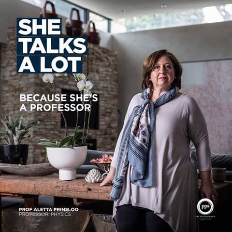 Pewnie zawsze dużo gada, ponieważ pracuje jako profesor