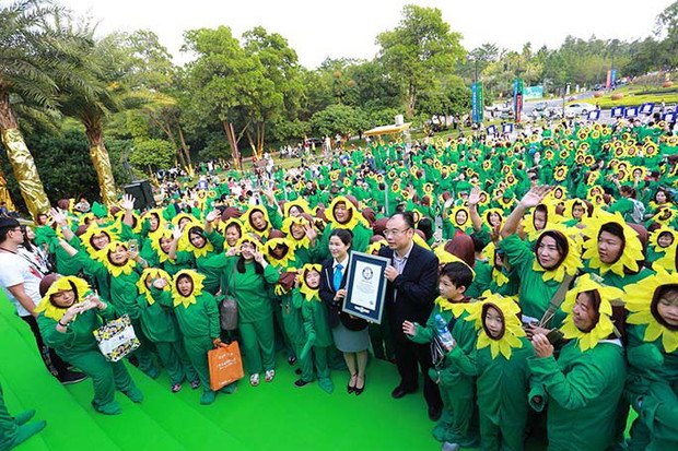 Największe zgromadzenie osób przebranych za słoneczniki