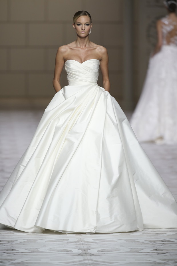 Pronovias_brd_S15_120