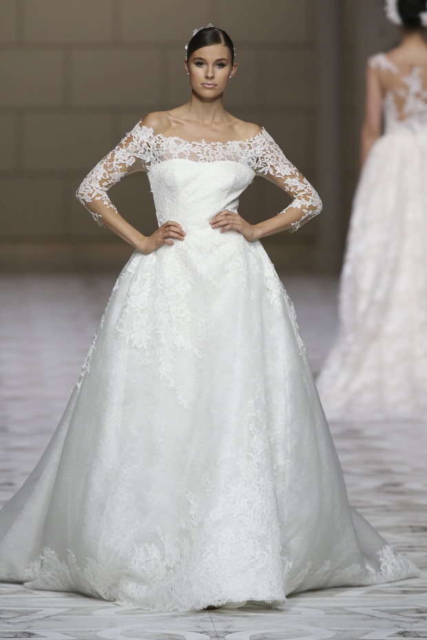 Pronovias_brd_S15_132