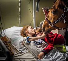 Jérémy Lempin "Doctor Peyo and Mister Hassen". Drugie miejsce w kategorii "Sprawy współczesne - zdjęcie pojedyncze"