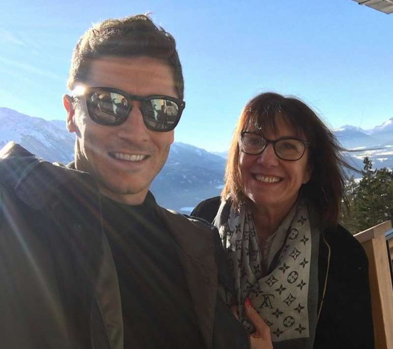 Iwona Lewandska - mama Roberta Lewandowskiego - zakochana!