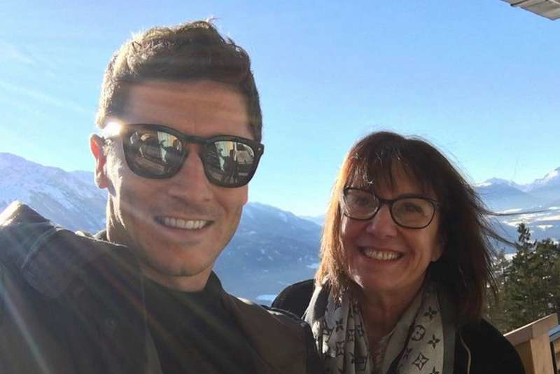 Iwona Lewandska - mama Roberta Lewandowskiego - zakochana!
