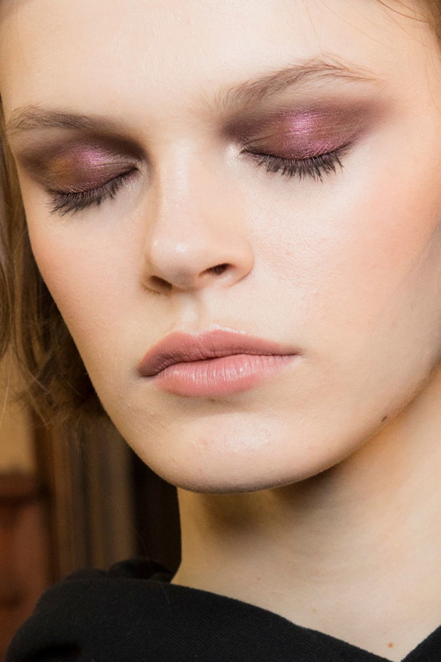 Makijaż na Sylwestra: metaliczny fiolet