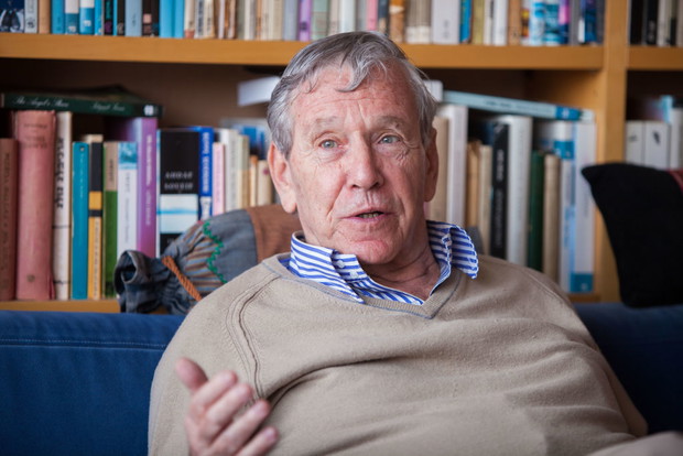Amos Oz nie żyje