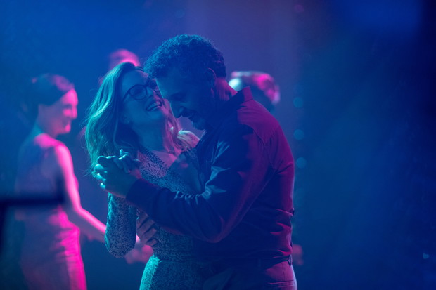 Kadr z filmu Gloria Bell z Julianne Moore