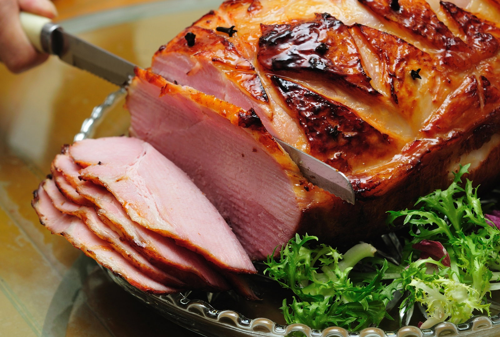 Szynka wieprzowa pieczona w całości