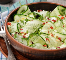 Sałatka wielkanocna Magdy Gessler: wstążki z rzepy, ogórka i salcesonu