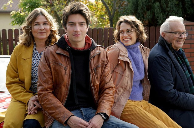 W najnowszej części kultowej komedii „Kogel Mogel 3”piosenkę śpiewaną wcześniej przez Edytę Geppert usłyszycie w wykonaniu Sławka Uniatowskiego i Ani Rusowicz.