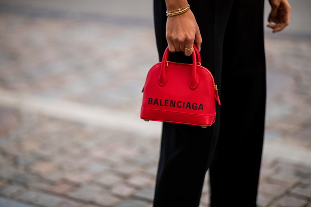 Małe torebki: trendy moda wiosna 2019