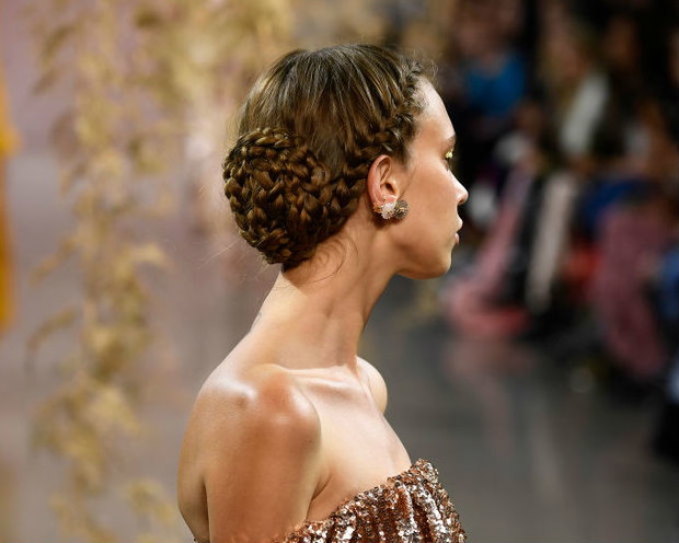 Fryzury z warkoczami