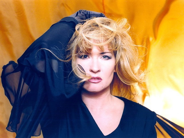 Beata Kozidrak w 1998 roku na okładce płyty Beata.