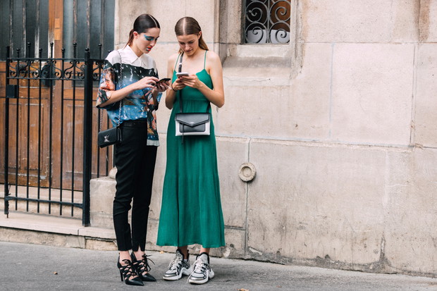 Trendy moda wiosna 2019: trendy z lat 90., które powracają