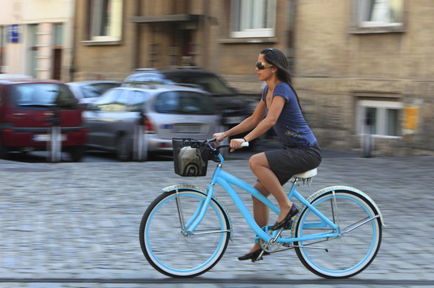 kobieta_but_shutterstock_41295859