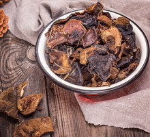 Jak namoczyć suszone grzyby?