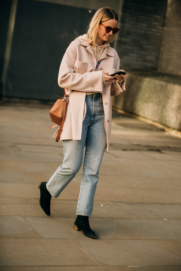Jeans trendy moda wiosna 2019: moda uliczna wiosna 2019