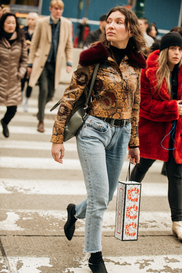 Jeans trendy moda wiosna 2019: moda uliczna wiosna 2019