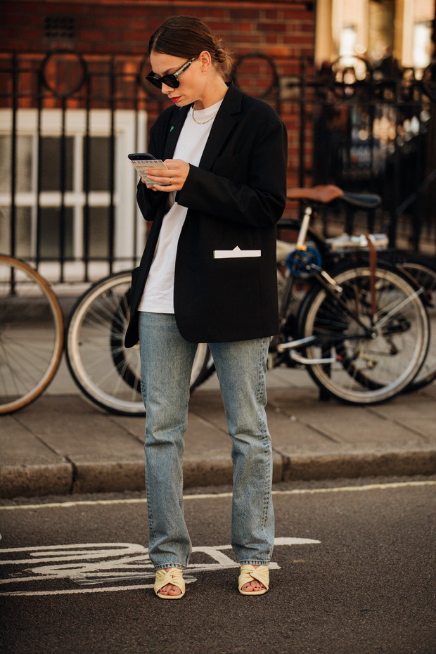 Modne jeansy na jesień 2019