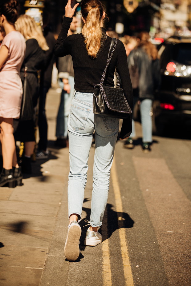 Modne jeansy na jesień 2019