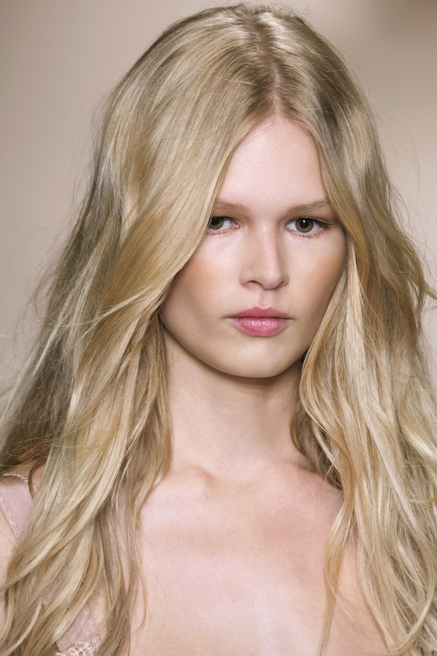 Jak układać cienkie włosy?