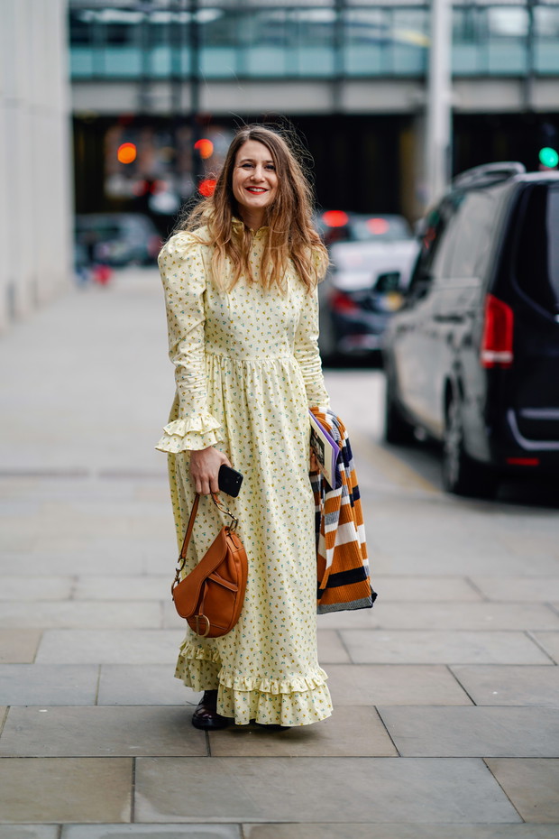 Pastelowy żółty kolor na wiosnę 2019: trendy moda wiosna 2019