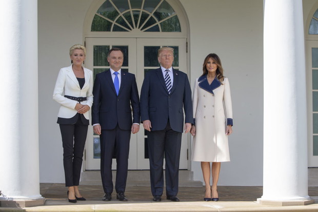Agata Duda i Andrzej Duda podczas oficjalnego spotkania z prezydentem USA