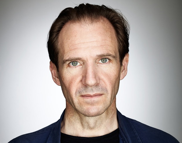 ralph-fiennes-on-the-set-of-the-invisible-woman