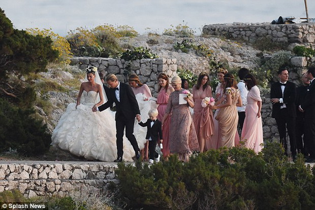 35279F6200000578-3638218-image-a-39_1465776262930