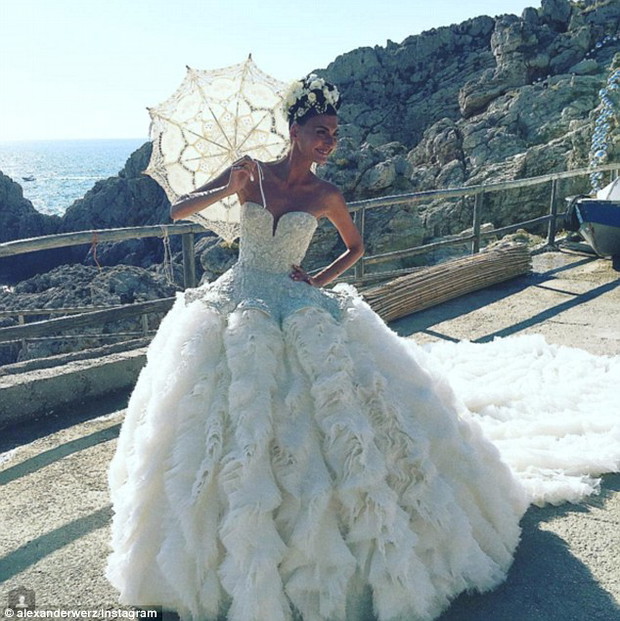 3532C28500000578-3638218-Outfit_two_Next_up_she_picked_a_Sarah_Burton_for_McQueen_wedding-m-44_1465781922708