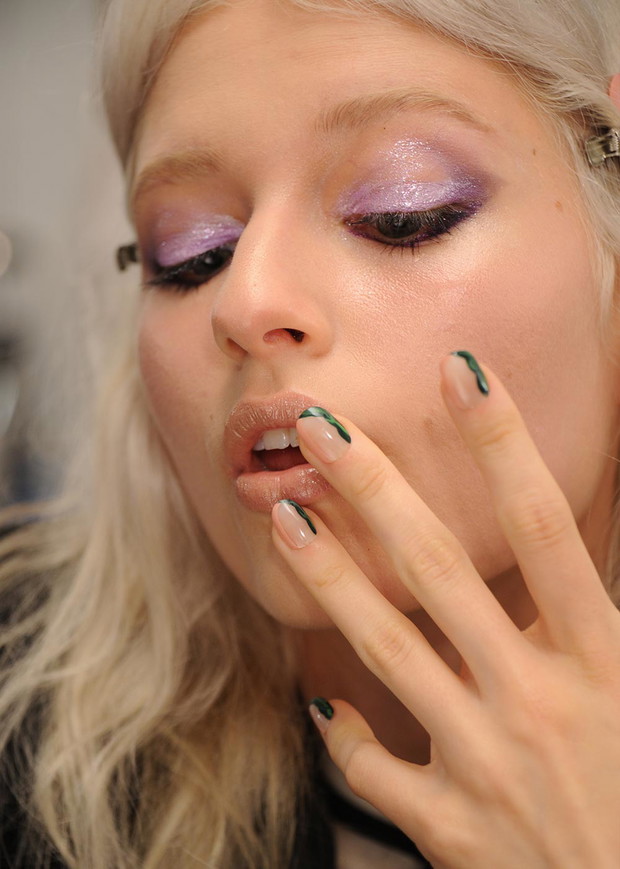 Delikatne wzorki na transparentnej bazie/ Alice + Olivia wiosna 2017