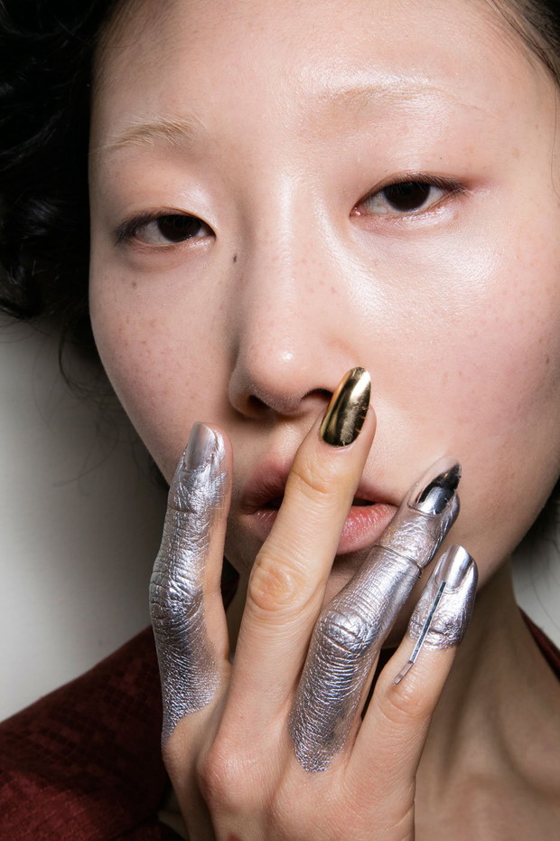 Vivienne-Westwood_manicure_jesien_2016