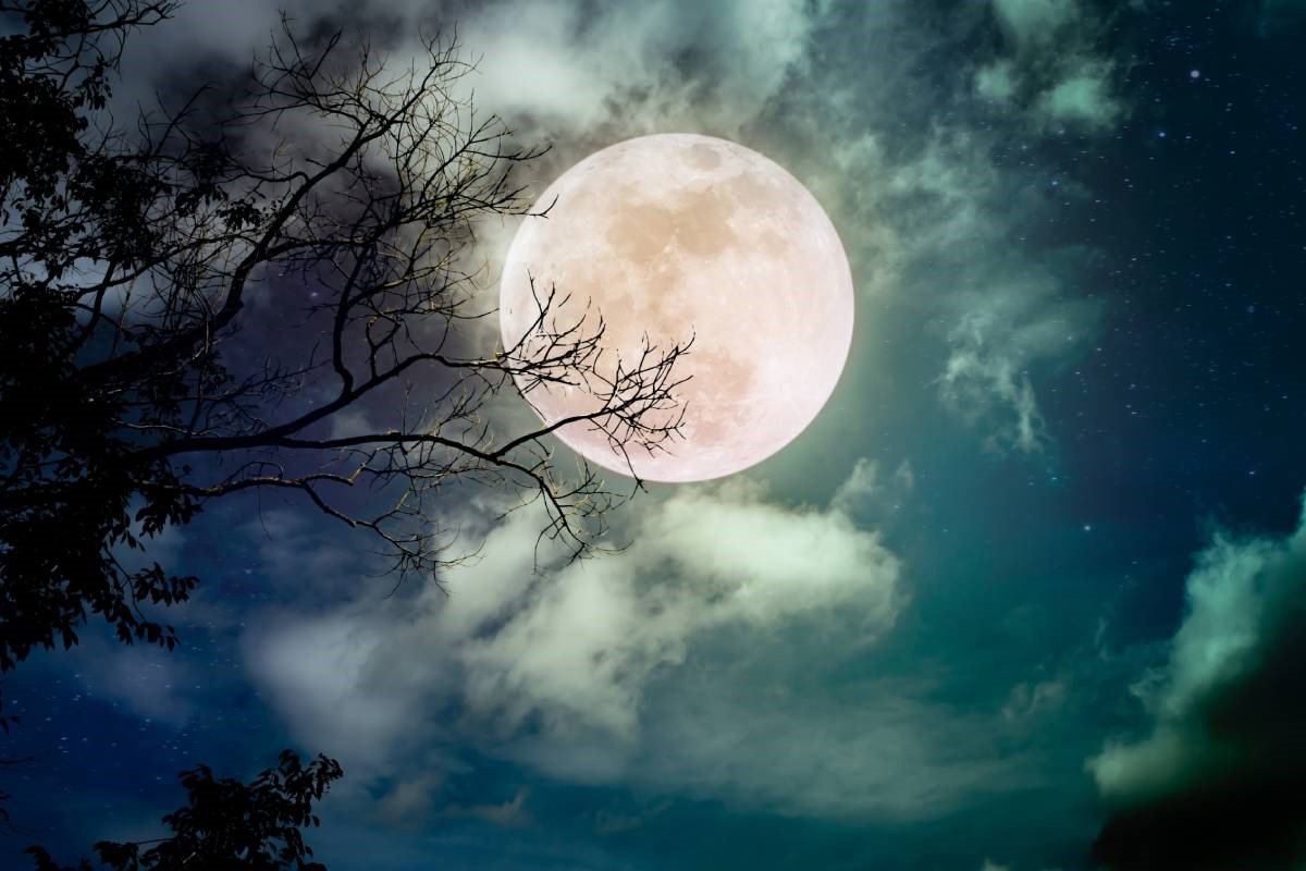 Październikowa pełnia Księżyca odmieni los 3 znaków zodiaku