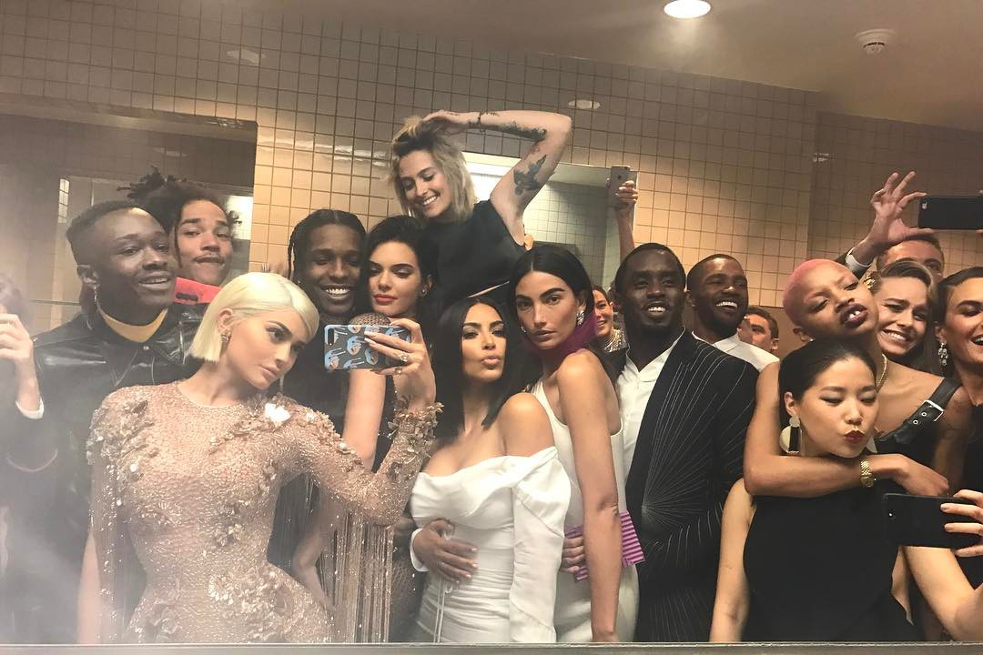 Kylie Jenner selfie w łazience