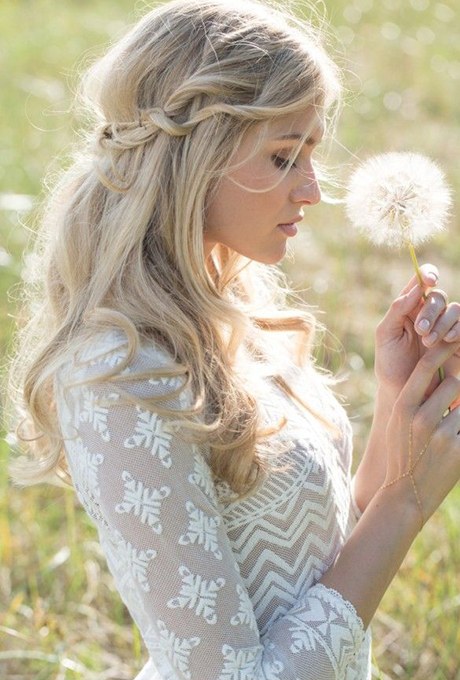 Fryzury ślubne w stylu boho inspiracje